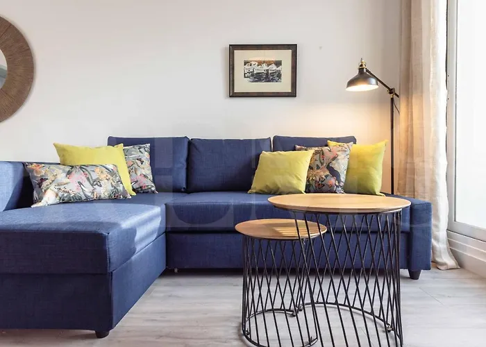 Stylish Apartments With Balcony & Parking Near The Beach By Rems Málaga
