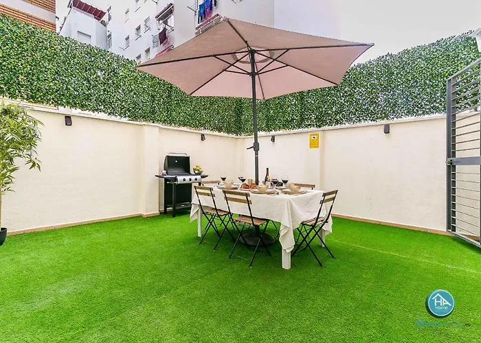 Bajo Urbano Boutique en Carlos Haya con Terraza y Parking Málaga