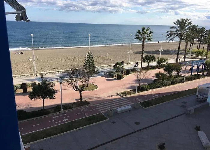 Piso Frente al Mar Primera Línea de Playa en Malaga con Parking Gratuito