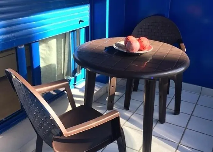 Piso Frente al Mar Primera Línea de Playa en Malaga con Parking Gratuito