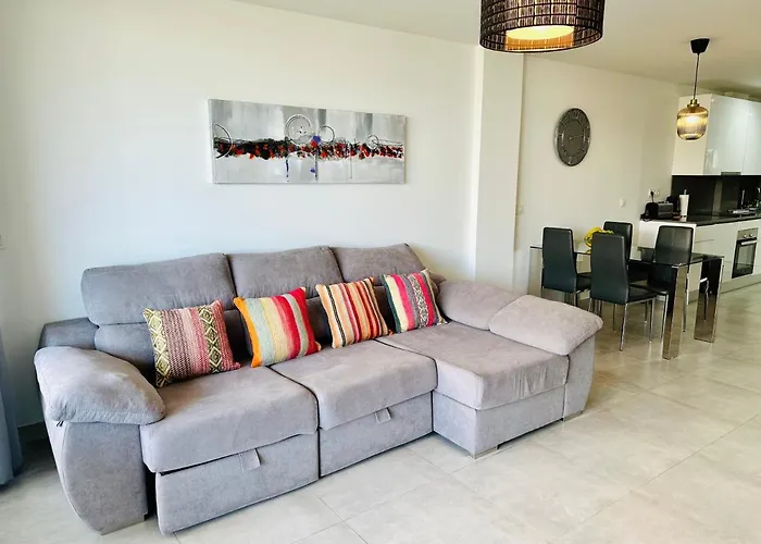 2-Bedroom-Apartment With A Terrace, Pool, Gym Málaga