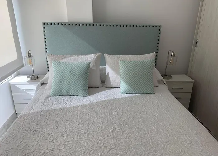 Almansa Shoping & Balcony 3 Bedrooms City Center Málaga