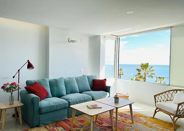Moderno y completo apartamento frente al mar Málaga