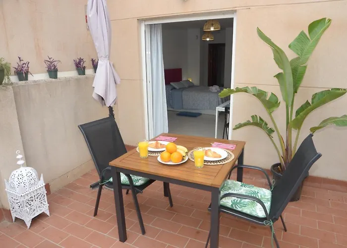 Habitacion grande con terraza privada, malaga centro