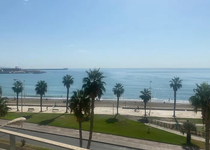 Moderno y completo apartamento frente al mar Málaga