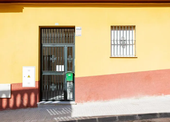 Holidays2Malaga Capuchino Cozy French Balcony & Smarttv