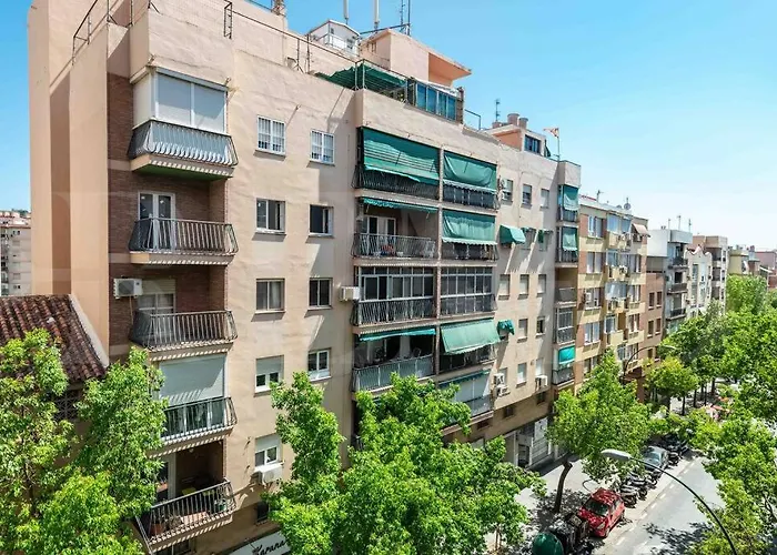 Spacious & Authentic Apartment By Rems Málaga