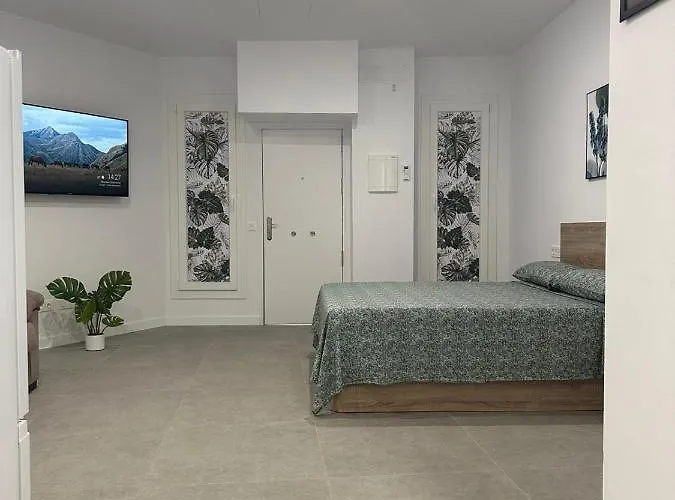 Apartamento FANTÁSTICO PISO A 5 MINUTOS DE LA ESTACION DE BUS Y TREN a metros de la PLAYA Málaga