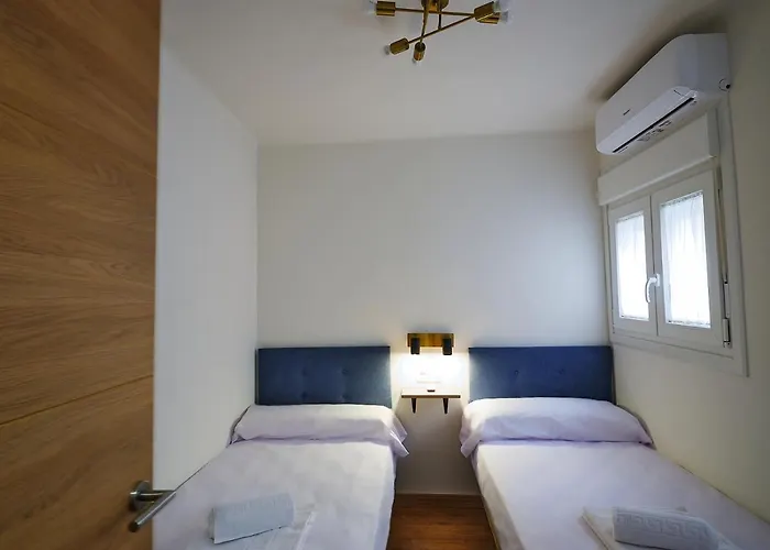 Leo Home- Bright & Centric 3 Bedrooms Apartment With Private Parking Inside Málaga