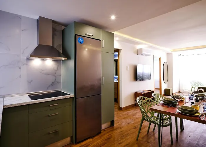 Leo Home- Bright & Centric 3 Bedrooms Apartment With Private Parking Inside Málaga