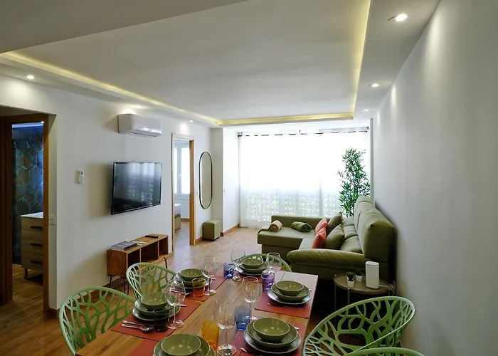 Leo Home- Bright & Centric 3 Bedrooms Apartment With Private Parking Inside Málaga