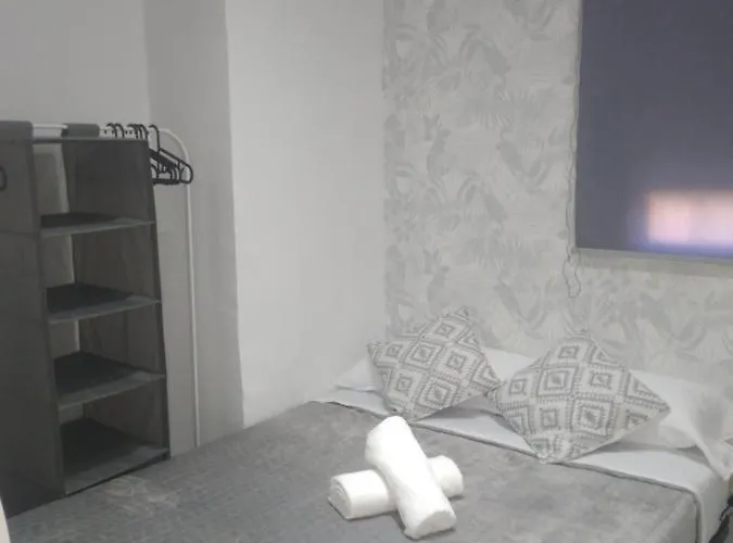 precioso apartamento moderno cerca del carrefour rosaleda Málaga