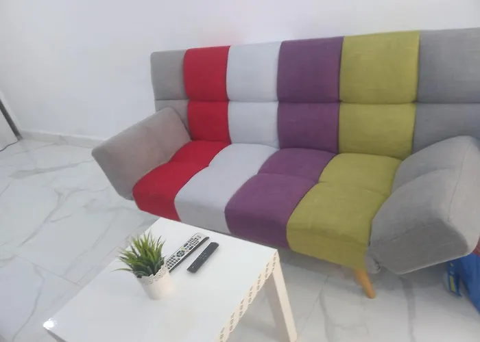 precioso apartamento moderno cerca del carrefour rosaleda Málaga