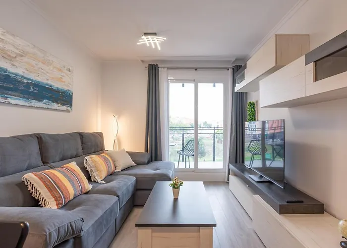 Modern Apartment Near Huelin Beach & Free Parking Málaga