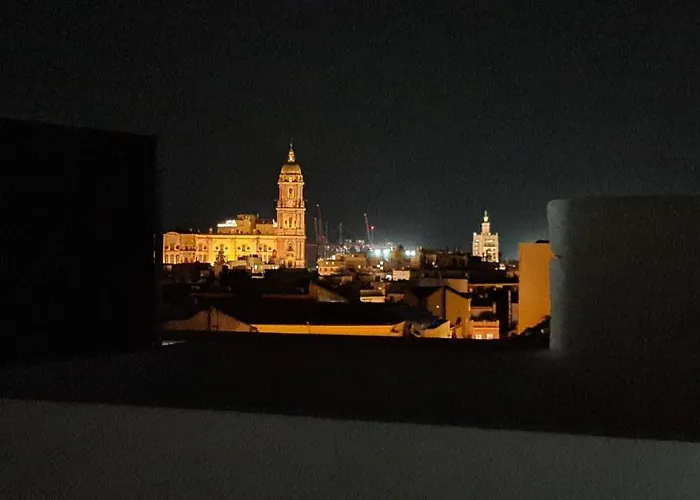 Apartamento Penthouse with solarium in the center of Malaga-Ático con solárium en el centro de Málaga