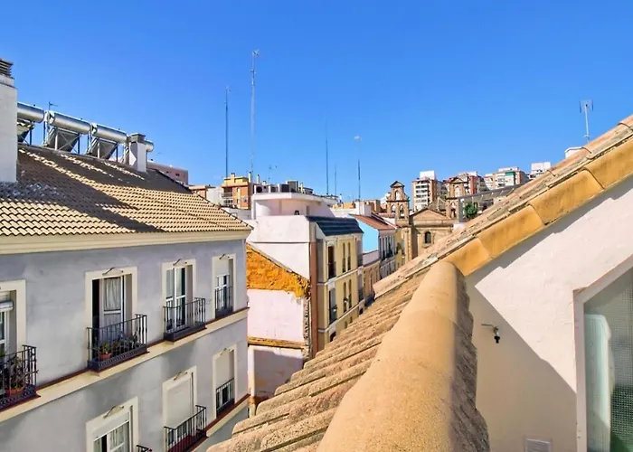 Apartamento ático con terraza privada en málaga centro