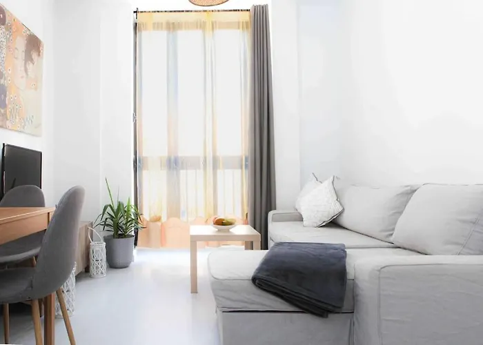 Stylish 2 Bedroom Apartment Next To Lamerced Plaza Málaga