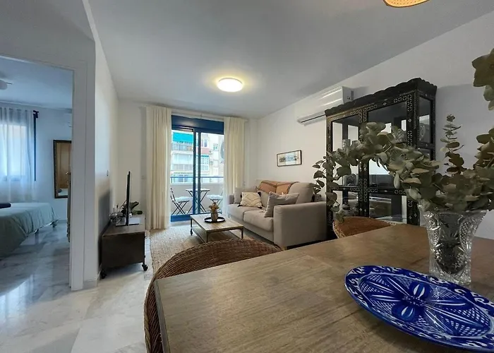 CALU Homes cerca Playa de Huelin Málaga