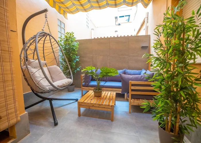 Prensa & Nice Courtyard By Ele Apartments Málaga