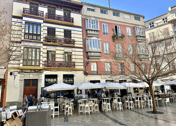 Urbe10 Plaza de Uncibay 3 Bedrooms apatment Málaga