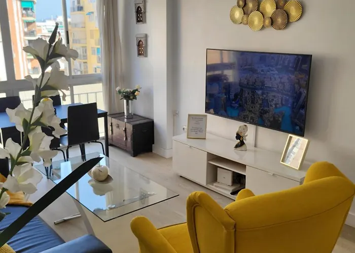 3BR Top Floor Apartment Vialia La Unión Metro Málaga