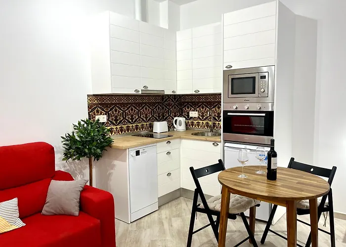 Malasaña 51, new, center, quite, breakfast included, parking on request Málaga
