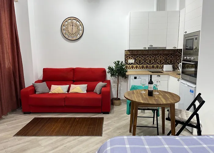 Malasaña 51, new, center, quite, breakfast included, parking on request Málaga