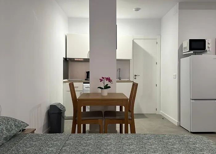 Apartamento FANTÁSTICO PISO A 5 MINUTOS DE LA ESTACION DE BUS Y TREN a metros de la PLAYA Málaga