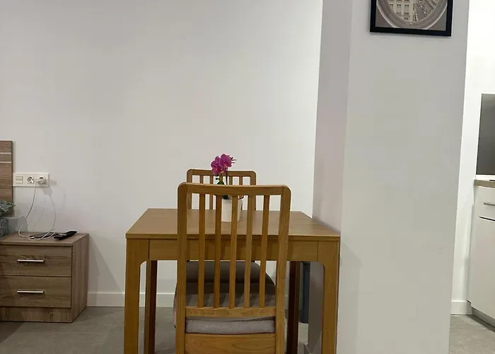 Apartamento FANTÁSTICO PISO A 5 MINUTOS DE LA ESTACION DE BUS Y TREN a metros de la PLAYA Málaga