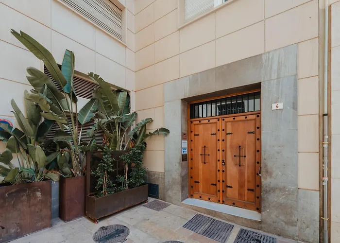 Apartamento Premium junto a la Catedral de Malaga - 3 Habitaciones, Ideal para Familias y Grupos