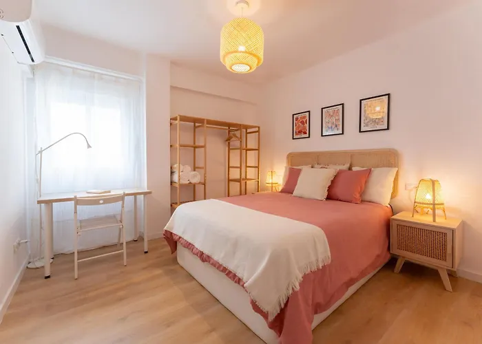 Apartamento Malaga Lux Oasis - Modern 3Br, Fast Wifi, Smarttv