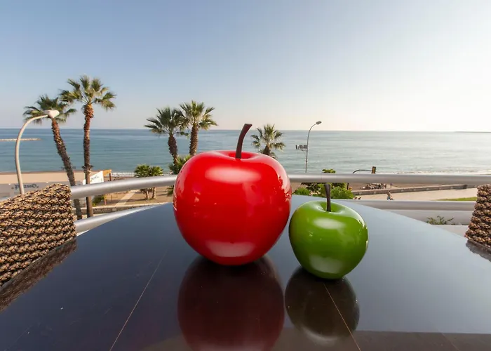 Villa Venecia, Apartamento de Lujo en 1º línea de playa + parking Málaga