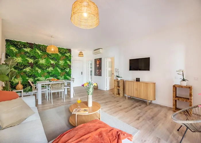 Charming 4-Bedroom Apartment In Malaga'S Historic Center