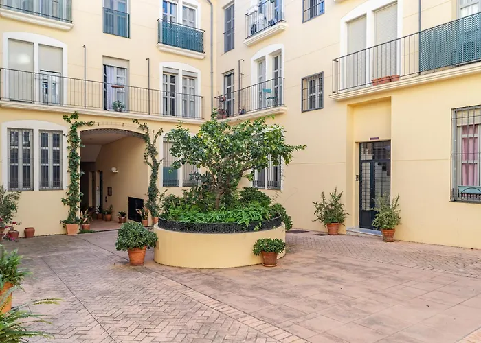 Charming 4-Bedroom Apartment In Malaga'S Historic Center