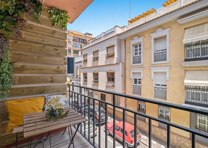 3 dormitorios, 2 baños y balcón Málaga