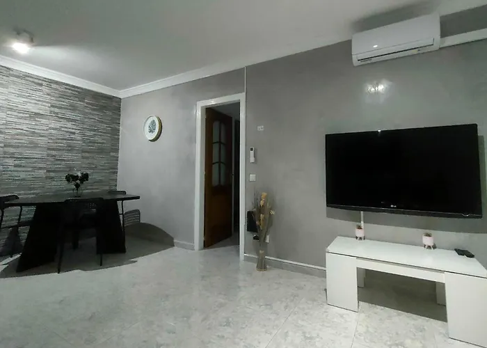 Urban Stay Rosaleda- Modern Apartament For 7 Málaga