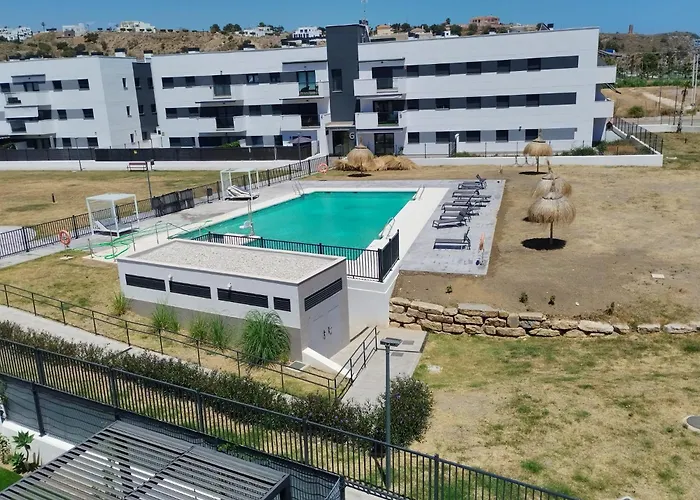 Bajo con jardin en primera línea de playa Málaga