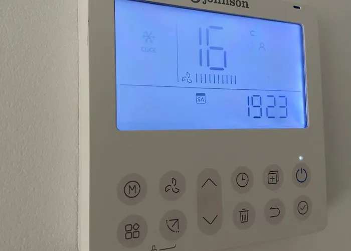 Apartamento en Málaga junto a estación de metro by MO