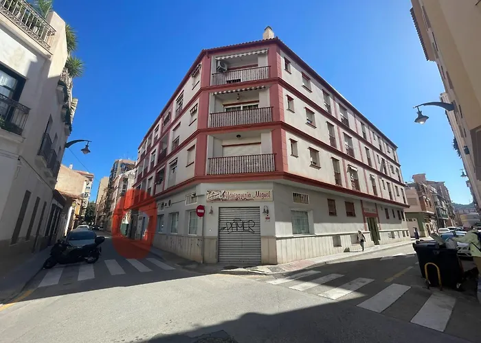 Maravilloso apartamento céntrico de 70m2, jardín propio 40m2 con piscina para niños y parking opcional Málaga