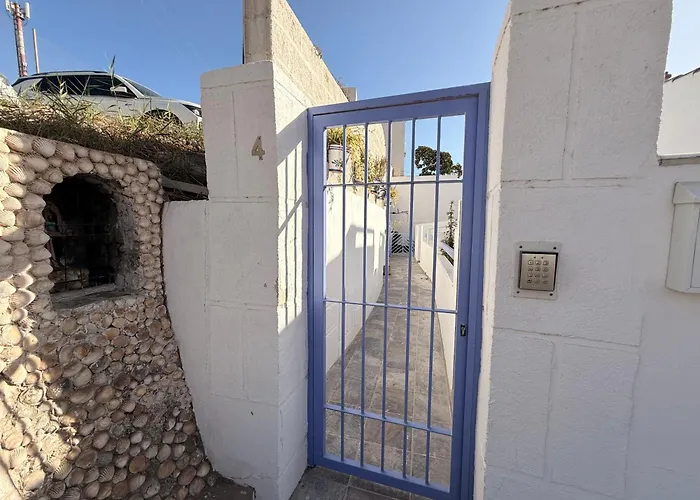 Apartamento Pueblo marino, oasis junto al mar de la araña, by Sol Maestranza Málaga
