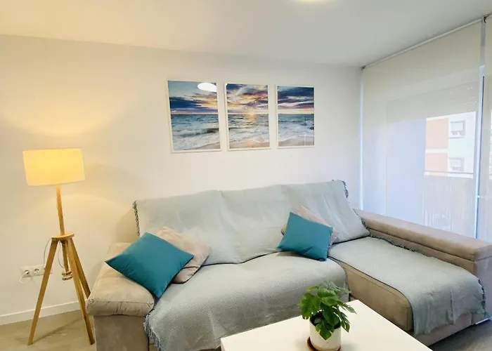 Apartamento en Málaga junto a estación de metro by MO