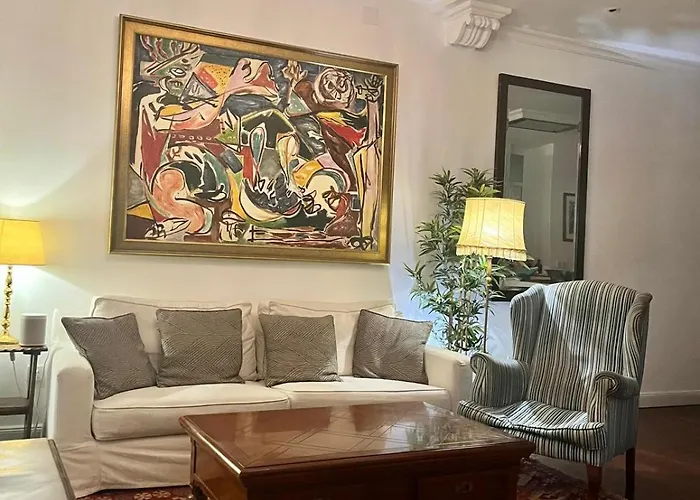 Small Stylish Room With Comfortable Queen-Size Bed In Very Large, Beautifully Decorated Shared Flat In The Historic Centre Of Málaga