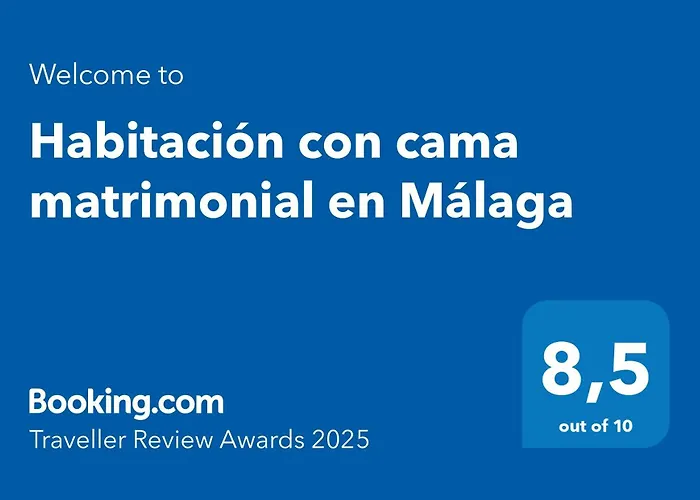 Habitación con cama matrimonial en Málaga