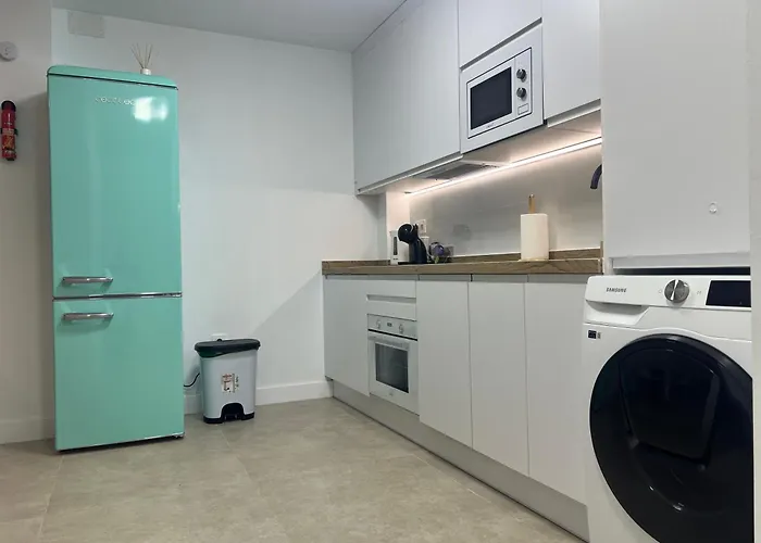 Apartamento Nuevo! En el Centro con Azotea Solarium, Parking, Metro y AVE Málaga