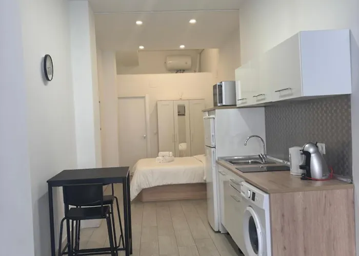 Apartamento PISO ESTUPENDO a 3 min de la ESTACION DE TREN AVE y BUS Málaga