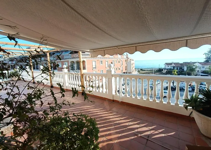 Lovely Penthouse In Front Of The Beach With Free Parking Málaga