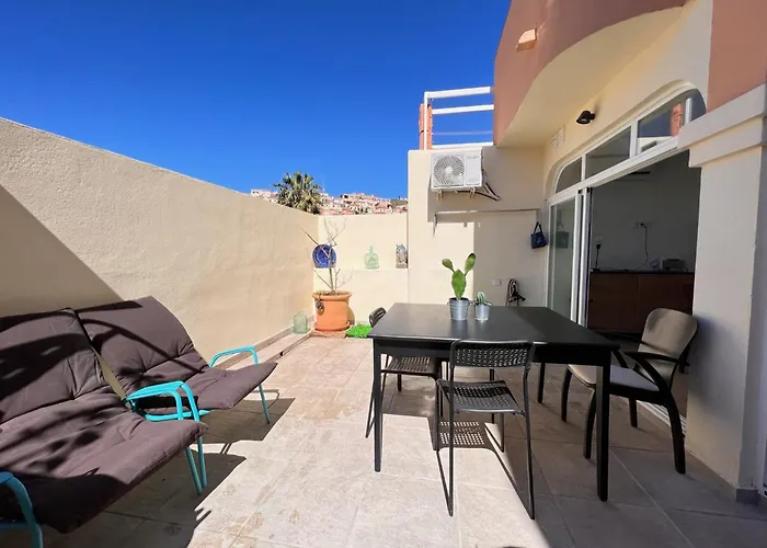 Apartamento La Bella escondida Piscina Campo de golf solarium y parking en centro historico Málaga