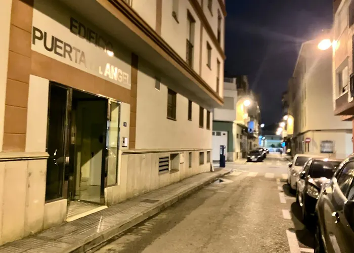 Maravilloso apartamento céntrico de 70m2, jardín propio 40m2 con piscina para niños y parking opcional Málaga