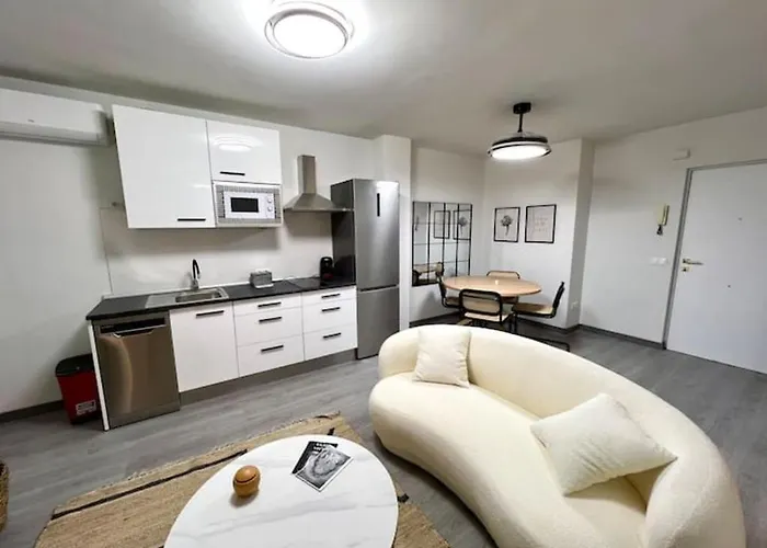 Three Bedroom Apartment In Rivas Málaga