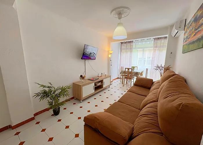 ReyHouse Huelin 3Rooms - Cerca de la playa con AC Málaga